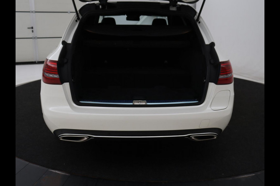 Mercedes-Benz C-Klasse 300e Avantgarde | Panoramadak | Leder Exclusief | Burmester Surround | Stoelverwarming | Camera | Carplay | Dodehoek detectie | Navigatie | Full LED