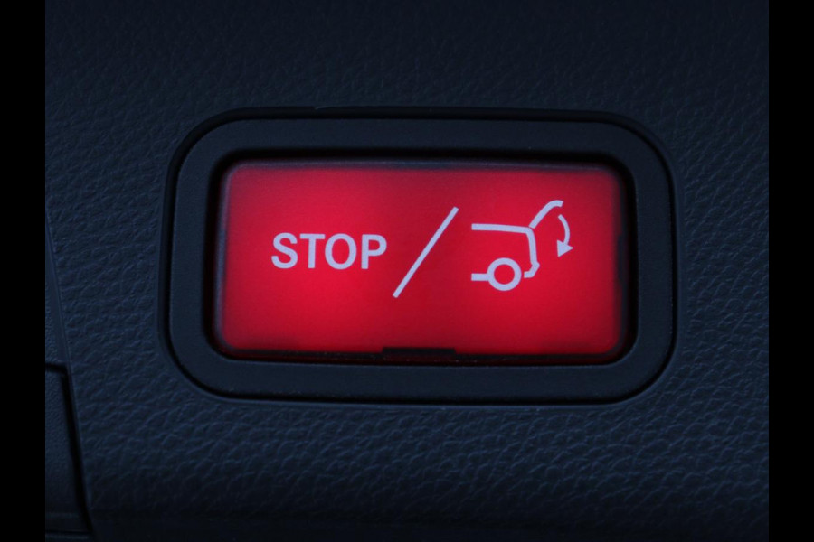Mercedes-Benz C-Klasse 300e Avantgarde | Panoramadak | Leder Exclusief | Burmester Surround | Stoelverwarming | Camera | Carplay | Dodehoek detectie | Navigatie | Full LED