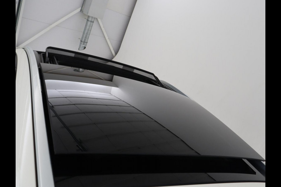 Mercedes-Benz C-Klasse 300e Avantgarde | Panoramadak | Leder Exclusief | Burmester Surround | Stoelverwarming | Camera | Carplay | Dodehoek detectie | Navigatie | Full LED