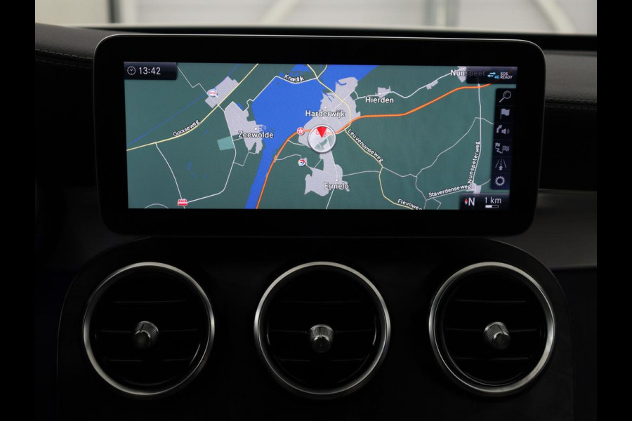 Mercedes-Benz C-Klasse 300e Avantgarde | Panoramadak | Leder Exclusief | Burmester Surround | Stoelverwarming | Camera | Carplay | Dodehoek detectie | Navigatie | Full LED