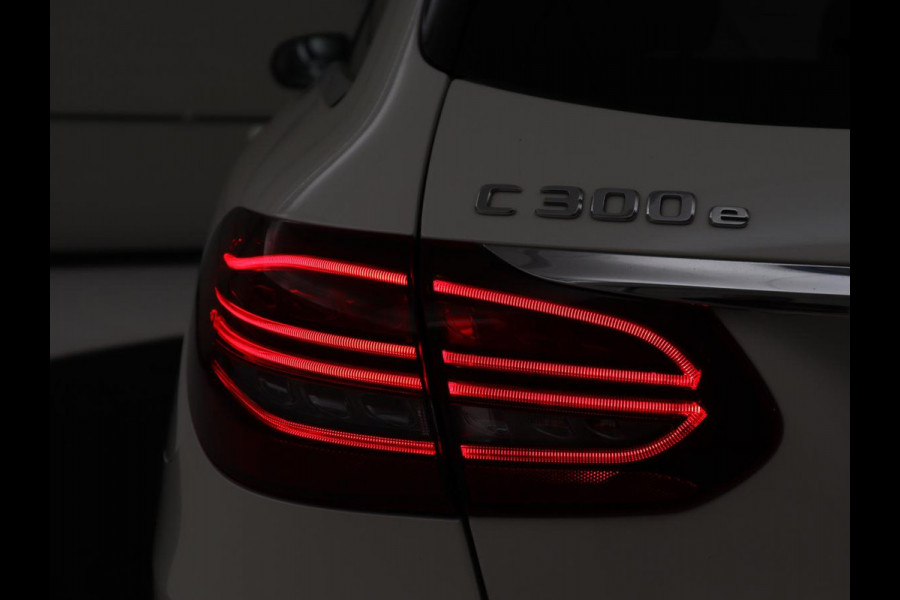 Mercedes-Benz C-Klasse 300e Avantgarde | Panoramadak | Leder Exclusief | Burmester Surround | Stoelverwarming | Camera | Carplay | Dodehoek detectie | Navigatie | Full LED