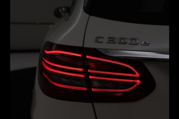 Mercedes-Benz C-Klasse 300e Avantgarde | Panoramadak | Leder Exclusief | Burmester Surround | Stoelverwarming | Camera | Carplay | Dodehoek detectie | Navigatie | Full LED