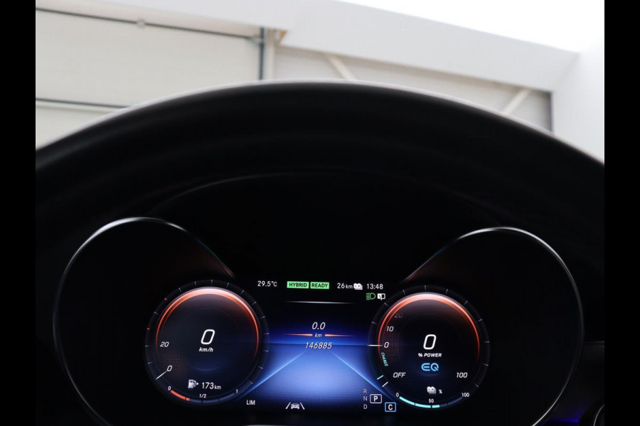 Mercedes-Benz C-Klasse 300e Avantgarde | Panoramadak | Leder Exclusief | Burmester Surround | Stoelverwarming | Camera | Carplay | Dodehoek detectie | Navigatie | Full LED