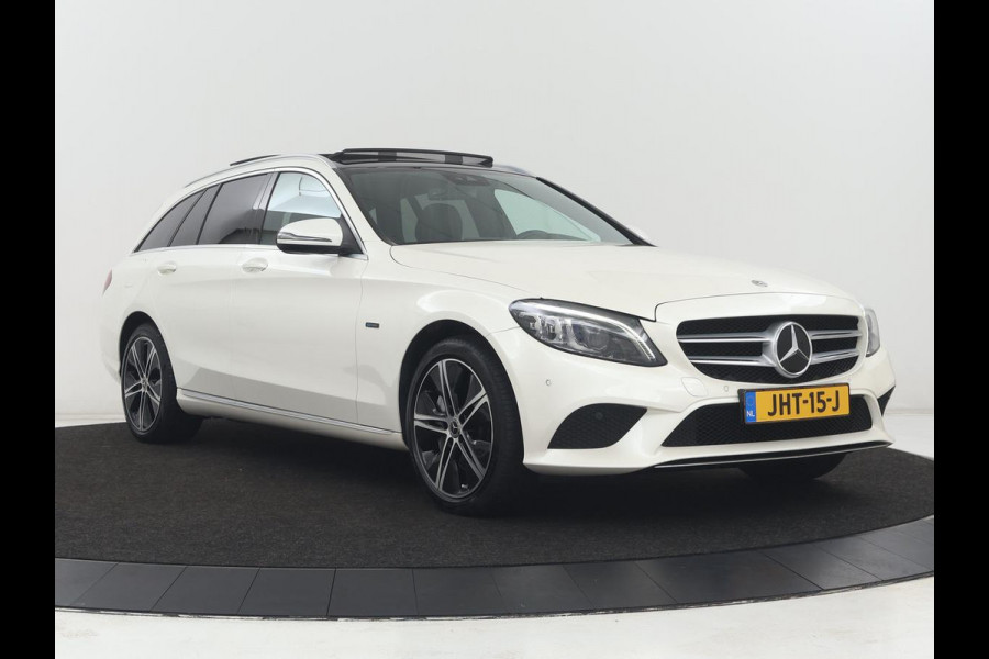 Mercedes-Benz C-Klasse 300e Avantgarde | Panoramadak | Leder Exclusief | Burmester Surround | Stoelverwarming | Camera | Carplay | Dodehoek detectie | Navigatie | Full LED