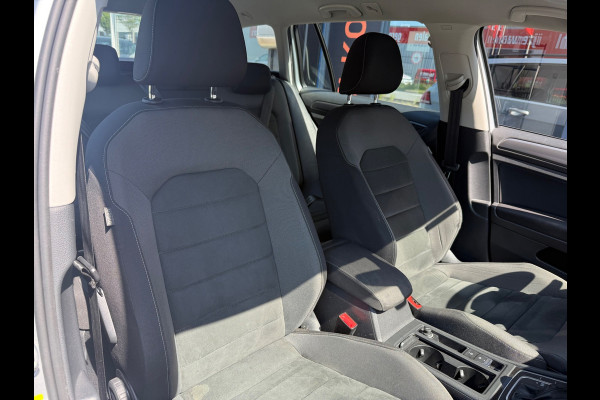 Volkswagen Golf 2.0 TDI Highline | ACC | PDC | Stoelver.