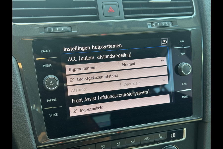 Volkswagen Golf 2.0 TDI Highline | ACC | PDC | Stoelver.