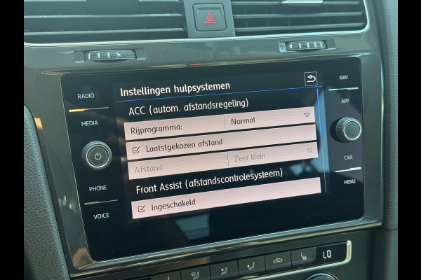 Volkswagen Golf 2.0 TDI Highline | ACC | PDC | Stoelver.