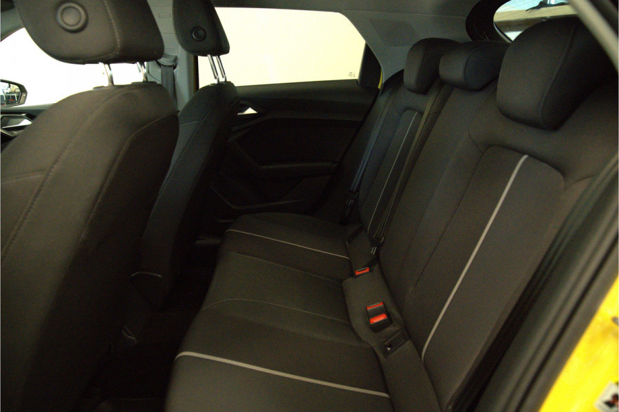 Audi A1 citycarver 35 TFSI epic Carplay PDC 17'' 24 Maanden garantie* (Vraag naar de voorwaarden)