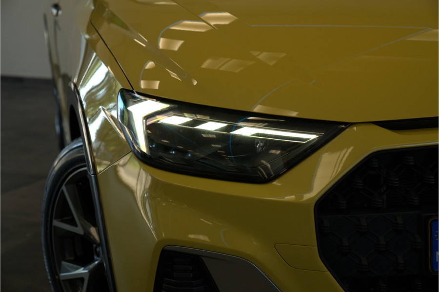 Audi A1 citycarver 35 TFSI epic Carplay PDC 17'' 24 Maanden garantie* (Vraag naar de voorwaarden)