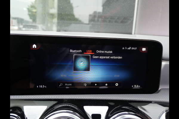 Mercedes-Benz A-Klasse 180 AMG | NIGHT PAKKET | PANORAMA | WIDESCREEN | MULTIBEAM | NL-AUTO!!