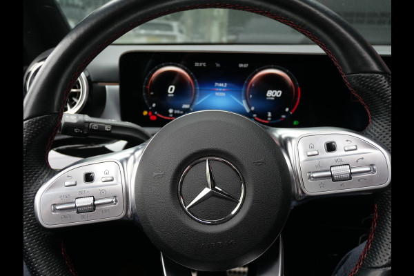 Mercedes-Benz A-Klasse 180 AMG | NIGHT PAKKET | PANORAMA | WIDESCREEN | MULTIBEAM | NL-AUTO!!