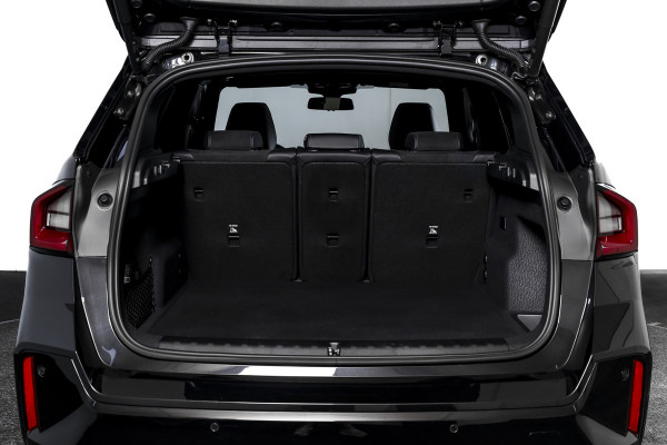BMW X1 xDrive25e 245 PK | M-Sport | Premium Pack | S/K-Panodak | Elek. Trekhaak | Dig. Cockpit | Cruise | Stoelverw. | PDC | Camera | NAV+App. Connect | ECC | Elek. Klep | LM 19" | 9266