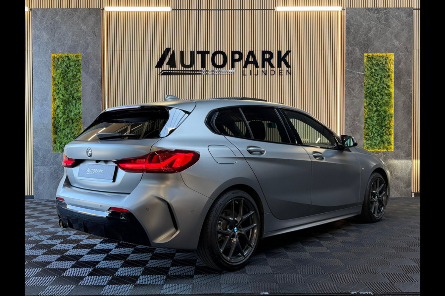 BMW 1-serie Verkocht 118i High Executive M-SPORT|PANO|HARMAN KARDON|KEYLESS|FABRIEKSGARANTIE|CARPLAY|CAMERA|DEALER ONDERHOUDEN