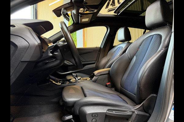BMW 1-serie Verkocht 118i High Executive M-SPORT|PANO|HARMAN KARDON|KEYLESS|FABRIEKSGARANTIE|CARPLAY|CAMERA|DEALER ONDERHOUDEN