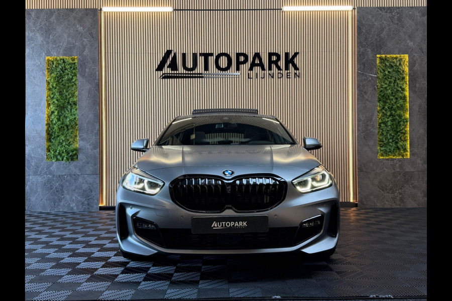 BMW 1-serie Verkocht 118i High Executive M-SPORT|PANO|HARMAN KARDON|KEYLESS|FABRIEKSGARANTIE|CARPLAY|CAMERA|DEALER ONDERHOUDEN