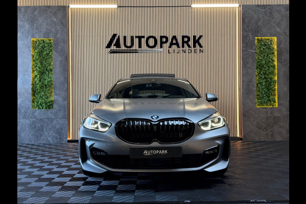 BMW 1-serie Verkocht 118i High Executive M-SPORT|PANO|HARMAN KARDON|KEYLESS|FABRIEKSGARANTIE|CARPLAY|CAMERA|DEALER ONDERHOUDEN