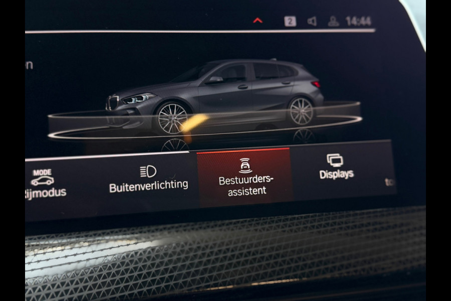 BMW 1-serie Verkocht 118i High Executive M-SPORT|PANO|HARMAN KARDON|KEYLESS|FABRIEKSGARANTIE|CARPLAY|CAMERA|DEALER ONDERHOUDEN