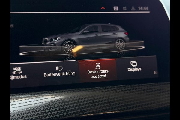 BMW 1-serie Verkocht 118i High Executive M-SPORT|PANO|HARMAN KARDON|KEYLESS|FABRIEKSGARANTIE|CARPLAY|CAMERA|DEALER ONDERHOUDEN