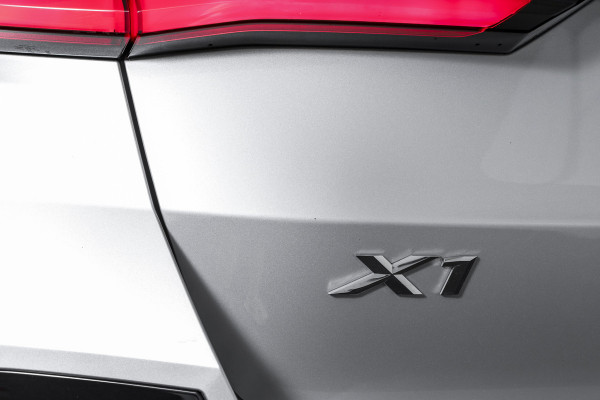 BMW X1 xDrive25e 245 PK | M-Sport | Premium Pack | S/K-Panodak | Elek. Trekhaak | Dig. Cockpit | Cruise | Stoelverw. | PDC | Camera | NAV+App. Connect | ECC | Elek. Klep | LM 19" | 2882
