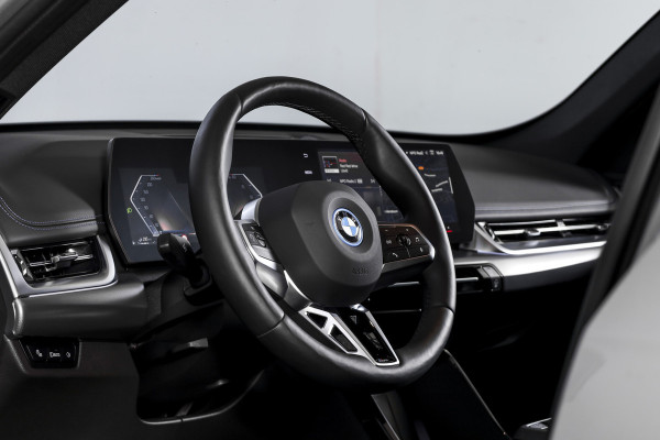 BMW X1 xDrive25e 245 PK | M-Sport | Premium Pack | S/K-Panodak | Elek. Trekhaak | Dig. Cockpit | Cruise | Stoelverw. | PDC | Camera | NAV+App. Connect | ECC | Elek. Klep | LM 19" | 2943