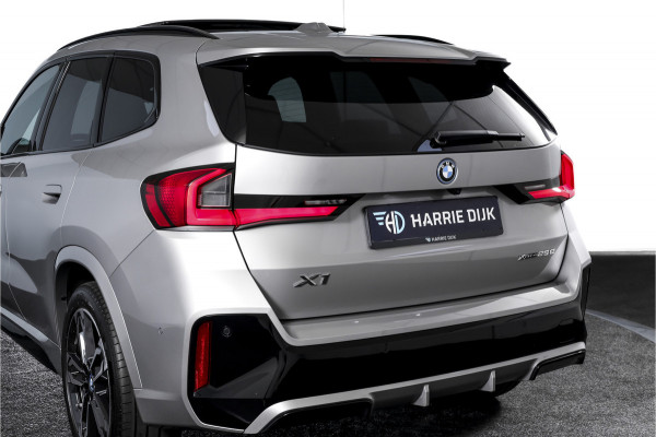 BMW X1 xDrive25e 245 PK | M-Sport | Premium Pack | S/K-Panodak | Dig. Cockpit | Cruise | Stoelverw. | PDC | Camera | NAV+App. Connect | ECC | Elek. Klep | LM 19" | 9072