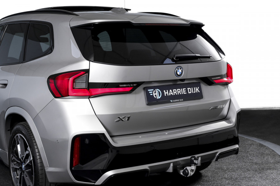 BMW X1 xDrive25e 245 PK | M-Sport | Premium Pack | S/K-Panodak | Elek. Trekhaak | Dig. Cockpit | Cruise | Stoelverw. | PDC | Camera | NAV+App. Connect | ECC | Elek. Klep | LM 19" | 2943