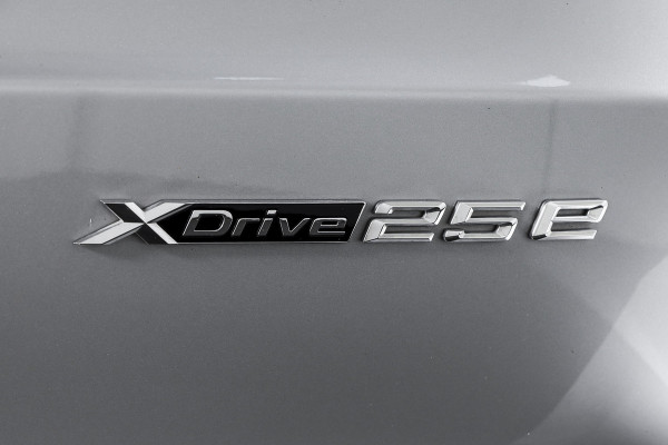 BMW X1 xDrive25e 245 PK | M-Sport | Premium Pack | S/K-Panodak | Elek. Trekhaak | Dig. Cockpit | Cruise | Stoelverw. | PDC | Camera | NAV+App. Connect | ECC | Elek. Klep | LM 19" | 2943