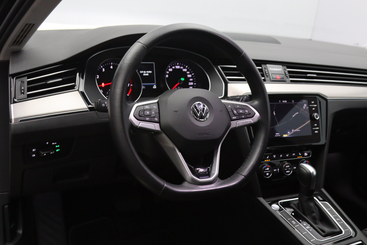 Volkswagen Passat Variant 1.5 TSI 150 PK Automaat R-Line Elegance, Trekhaak, Matrix-LED, Carplay
