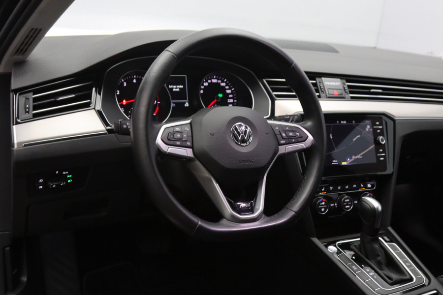 Volkswagen Passat Variant 1.5 TSI 150 PK Automaat R-Line Elegance, Trekhaak, Matrix-LED, Carplay