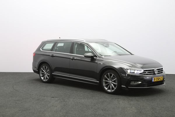 Volkswagen Passat Variant 1.5 TSI 150 PK Automaat R-Line Elegance, Trekhaak, Matrix-LED, Carplay