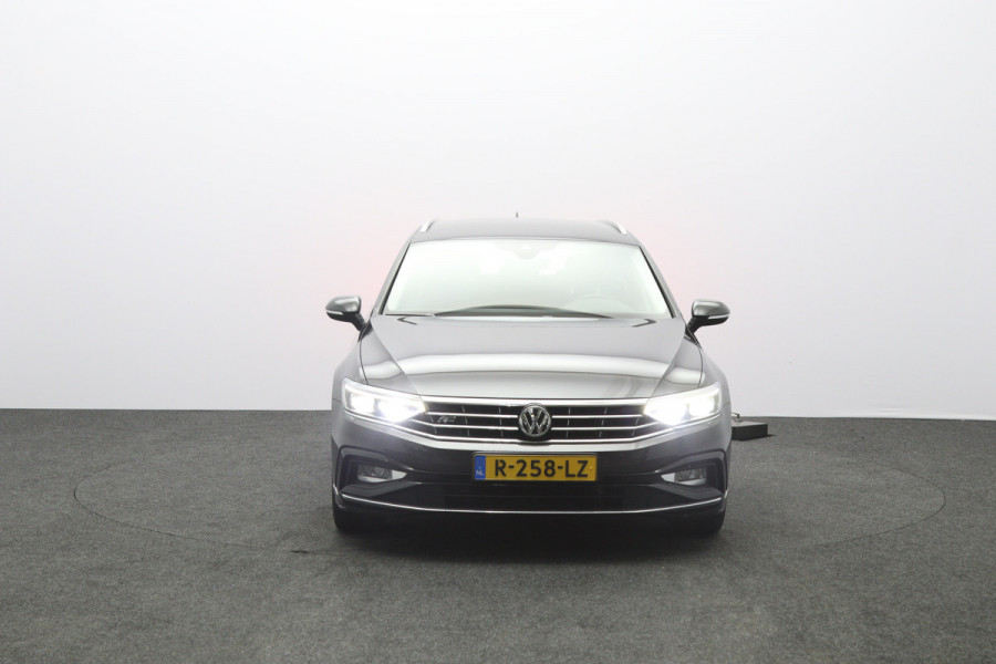 Volkswagen Passat Variant 1.5 TSI 150 PK Automaat R-Line Elegance, Trekhaak, Matrix-LED, Carplay