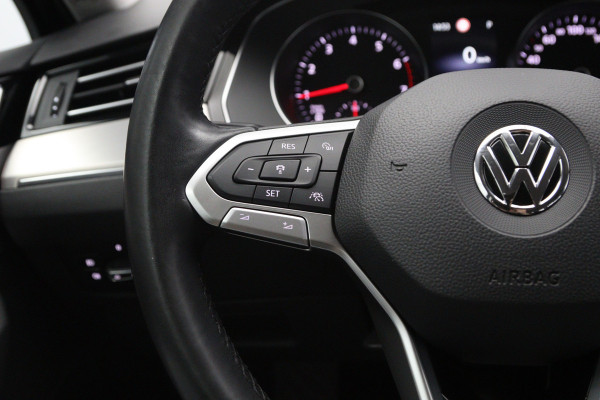 Volkswagen Passat Variant 1.5 TSI 150 PK Automaat R-Line Elegance, Trekhaak, Matrix-LED, Carplay
