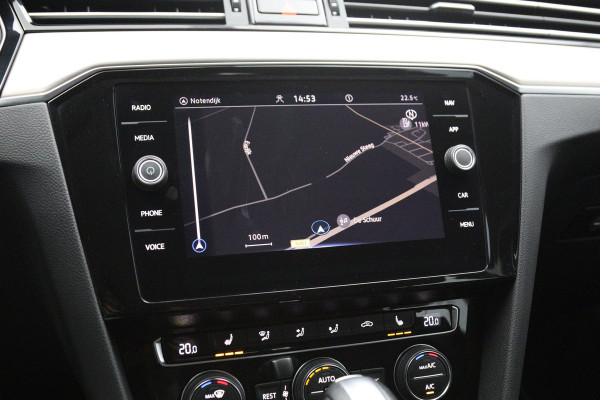 Volkswagen Passat Variant 1.5 TSI 150 PK Automaat R-Line Elegance, Trekhaak, Matrix-LED, Carplay