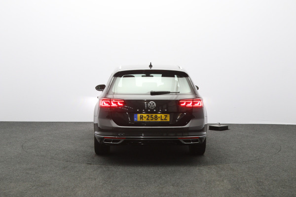 Volkswagen Passat Variant 1.5 TSI 150 PK Automaat R-Line Elegance, Trekhaak, Matrix-LED, Carplay