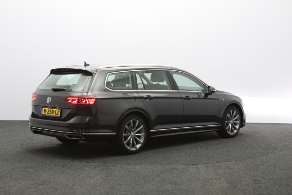 Volkswagen Passat Variant 1.5 TSI 150 PK Automaat R-Line Elegance, Trekhaak, Matrix-LED, Carplay