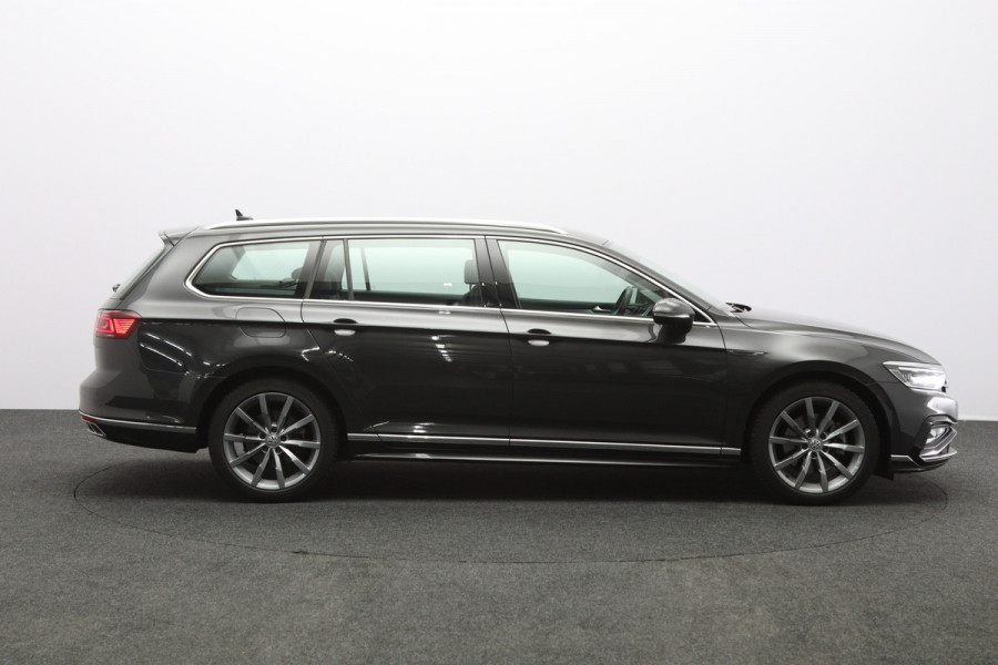 Volkswagen Passat Variant 1.5 TSI 150 PK Automaat R-Line Elegance, Trekhaak, Matrix-LED, Carplay