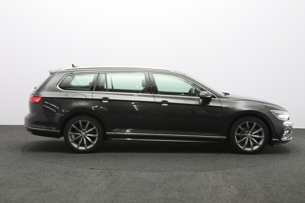 Volkswagen Passat Variant 1.5 TSI 150 PK Automaat R-Line Elegance, Trekhaak, Matrix-LED, Carplay