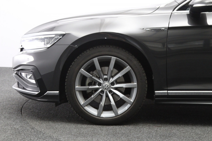 Volkswagen Passat Variant 1.5 TSI 150 PK Automaat R-Line Elegance, Trekhaak, Matrix-LED, Carplay