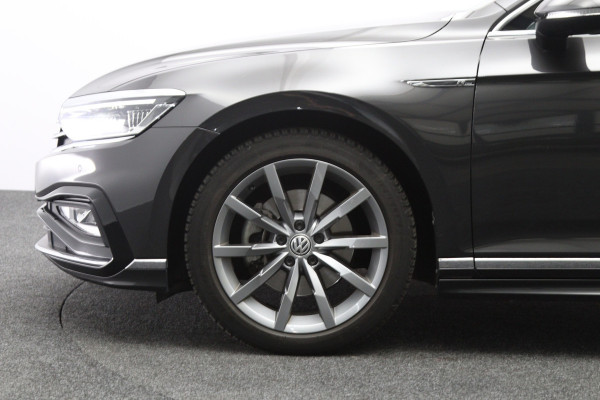 Volkswagen Passat Variant 1.5 TSI 150 PK Automaat R-Line Elegance, Trekhaak, Matrix-LED, Carplay