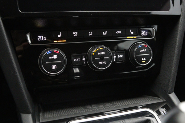 Volkswagen Passat Variant 1.5 TSI 150 PK Automaat R-Line Elegance, Trekhaak, Matrix-LED, Carplay