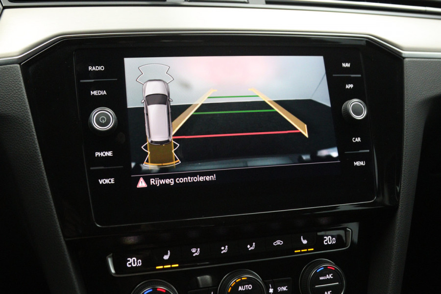 Volkswagen Passat Variant 1.5 TSI 150 PK Automaat R-Line Elegance, Trekhaak, Matrix-LED, Carplay