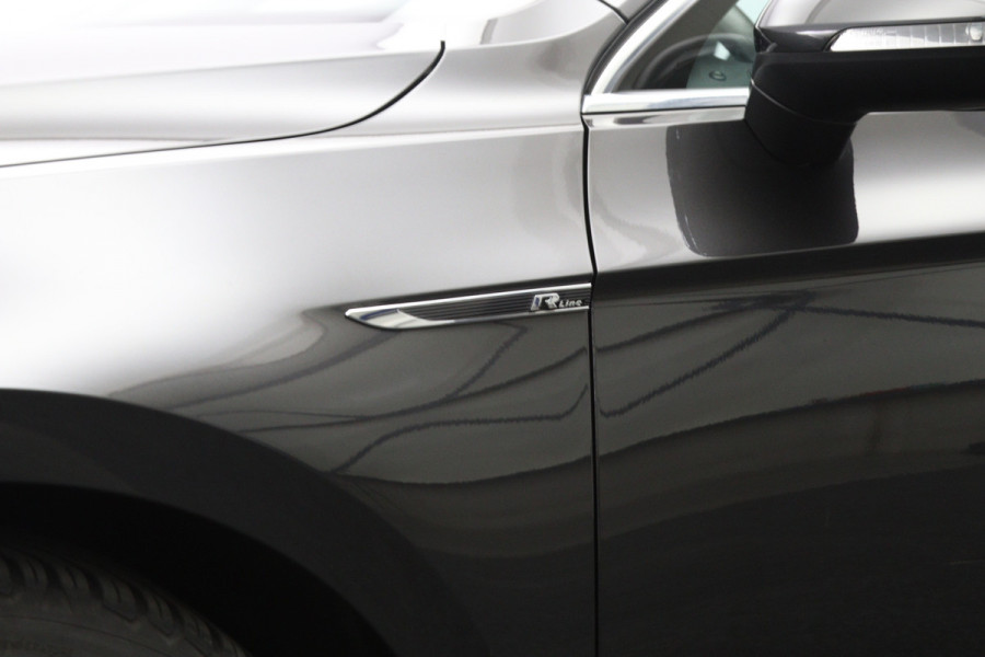Volkswagen Passat Variant 1.5 TSI 150 PK Automaat R-Line Elegance, Trekhaak, Matrix-LED, Carplay