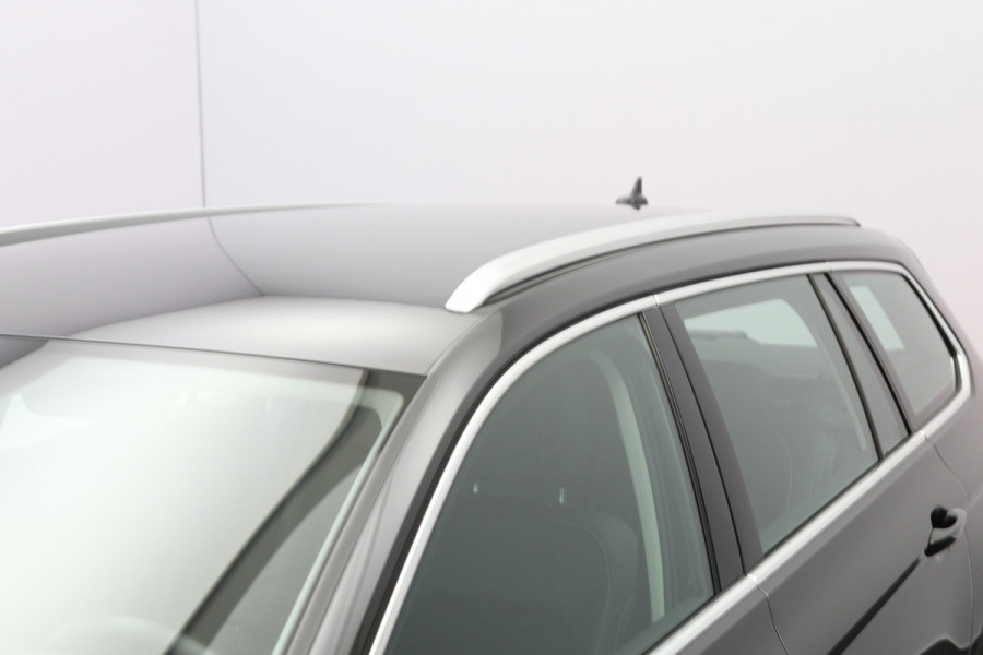 Volkswagen Passat Variant 1.5 TSI 150 PK Automaat R-Line Elegance, Trekhaak, Matrix-LED, Carplay