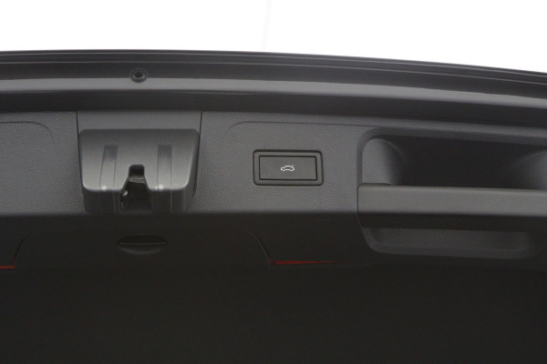 Volkswagen Passat Variant 1.5 TSI 150 PK Automaat R-Line Elegance, Trekhaak, Matrix-LED, Carplay