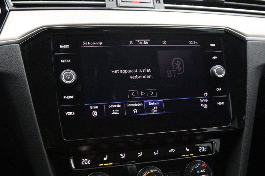 Volkswagen Passat Variant 1.5 TSI 150 PK Automaat R-Line Elegance, Trekhaak, Matrix-LED, Carplay
