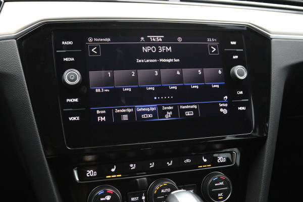 Volkswagen Passat Variant 1.5 TSI 150 PK Automaat R-Line Elegance, Trekhaak, Matrix-LED, Carplay
