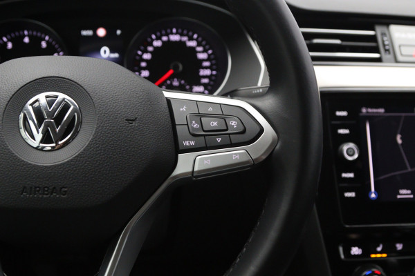 Volkswagen Passat Variant 1.5 TSI 150 PK Automaat R-Line Elegance, Trekhaak, Matrix-LED, Carplay