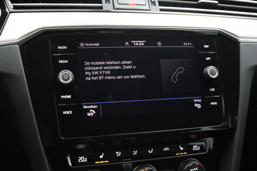 Volkswagen Passat Variant 1.5 TSI 150 PK Automaat R-Line Elegance, Trekhaak, Matrix-LED, Carplay