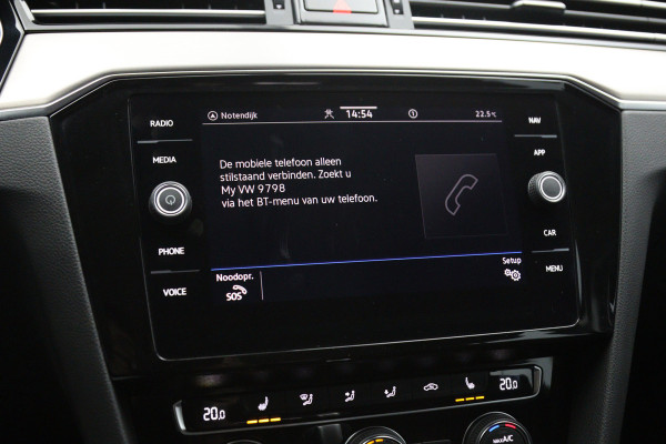 Volkswagen Passat Variant 1.5 TSI 150 PK Automaat R-Line Elegance, Trekhaak, Matrix-LED, Carplay