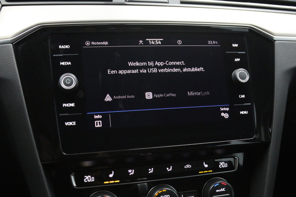 Volkswagen Passat Variant 1.5 TSI 150 PK Automaat R-Line Elegance, Trekhaak, Matrix-LED, Carplay